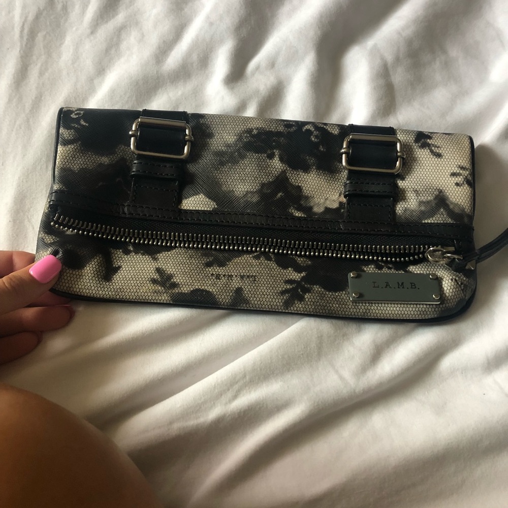 L.A.M.B clutch